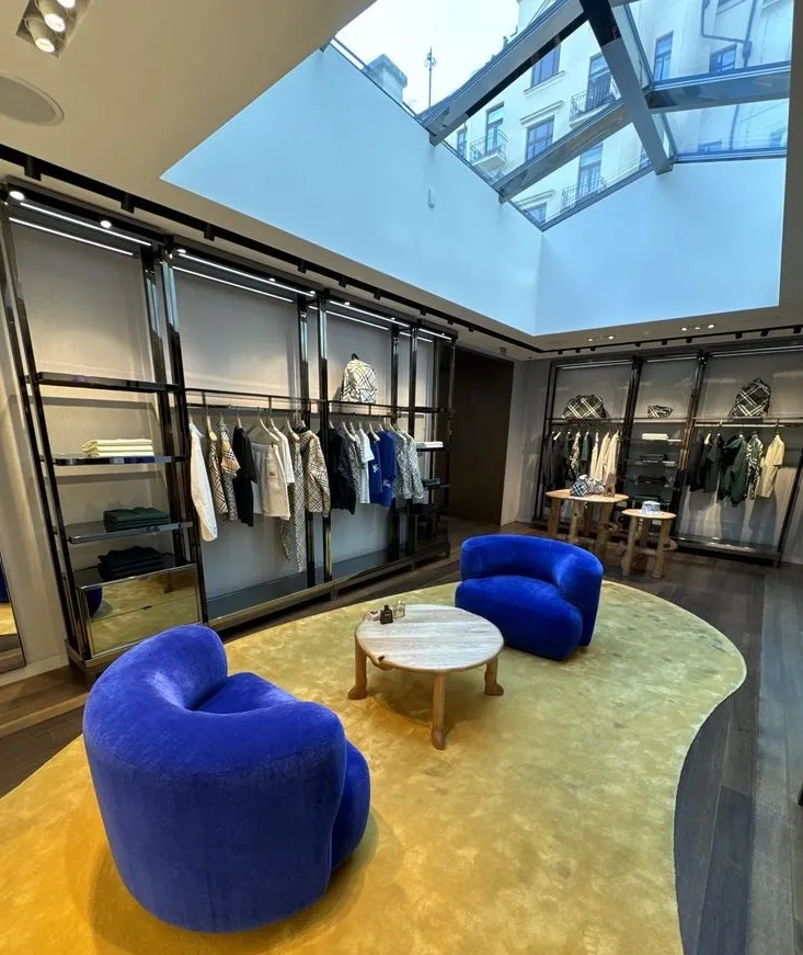 Burberry, Pařížská, Praha (2013)